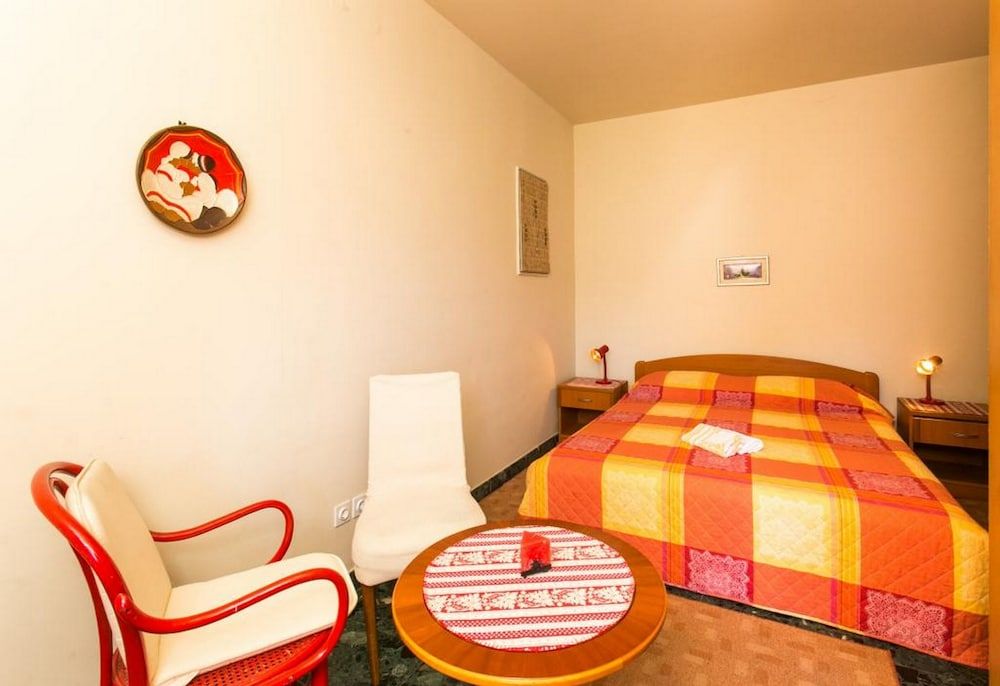 undefined Apartments Elelu 7