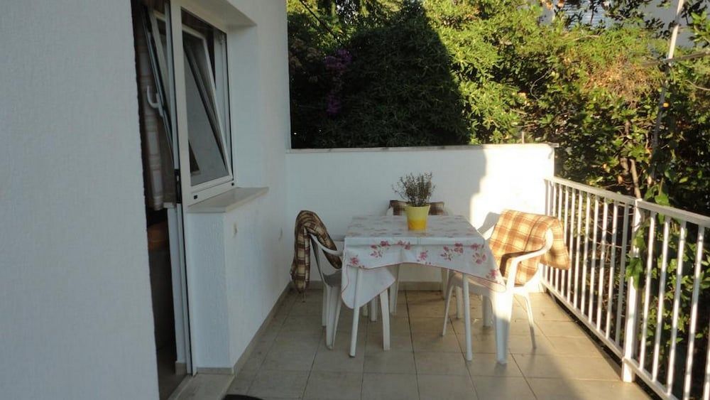 undefined Apartments Elelu 3