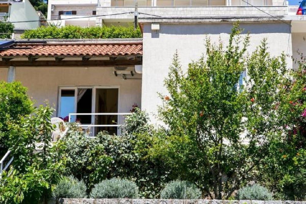 undefined Apartments Elelu 4