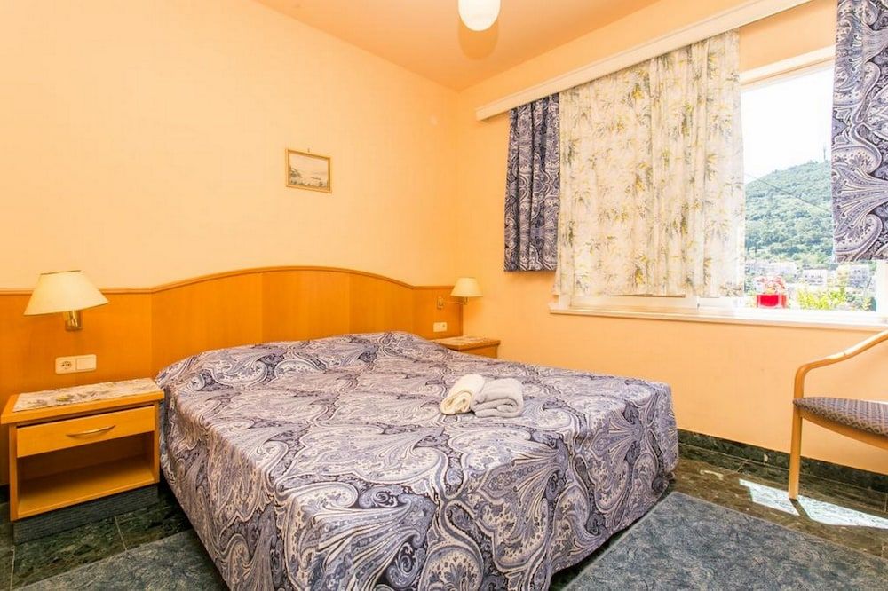 undefined Apartments Elelu