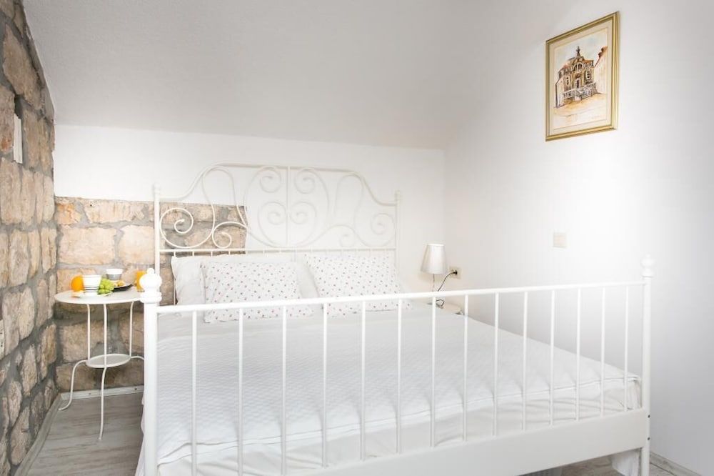 Apartments Heart of Dubrovnik Apartment (One-Bedroom Apartment with Terrace) 2