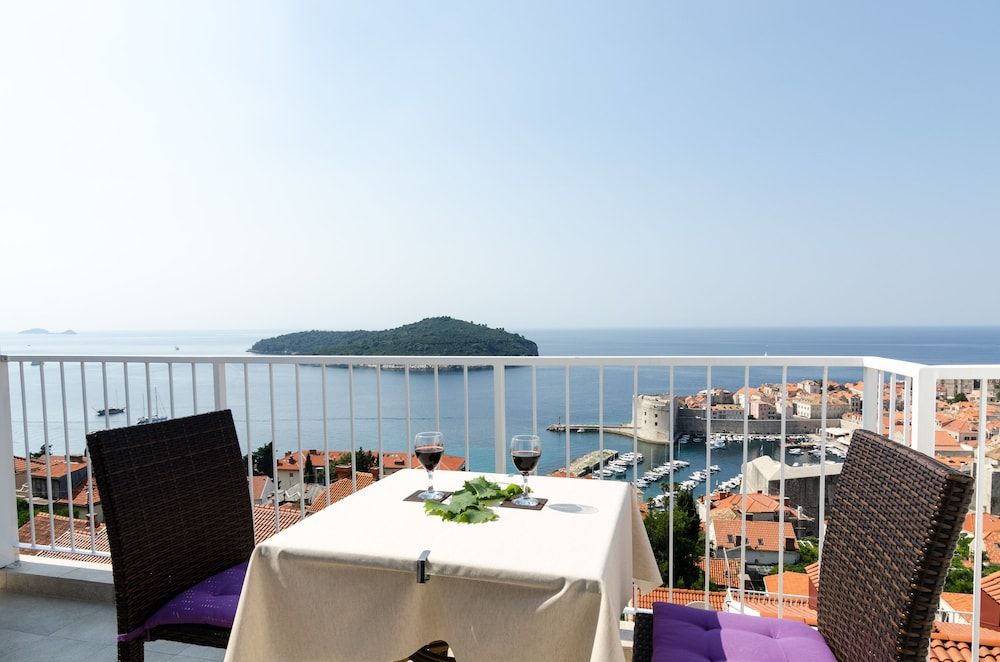 undefined Ploce apartmani - LUV 5