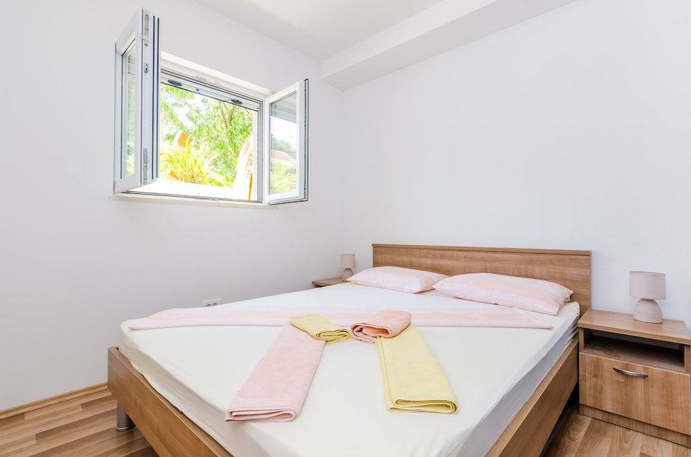 Apartments Maurora Apartment, 2 Bedrooms, Garden View 4