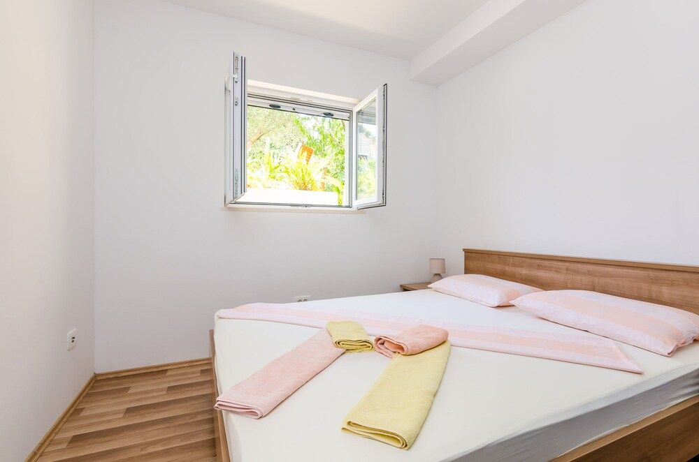 Apartments Maurora Apartment, 2 Bedrooms, Garden View 6