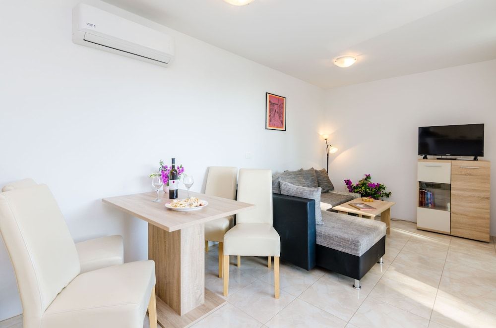 Apartments Maurora Apartment, 2 Bedrooms, Park View 6