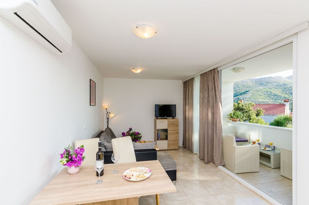 Apartments Maurora Apartment, 2 Bedrooms, Park View 21