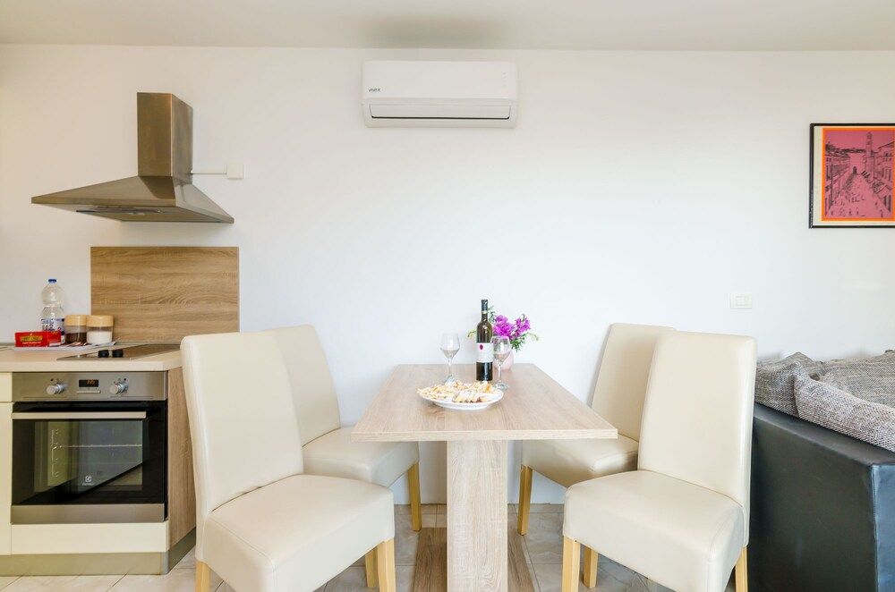 Apartments Maurora Apartment, 2 Bedrooms, Park View 5