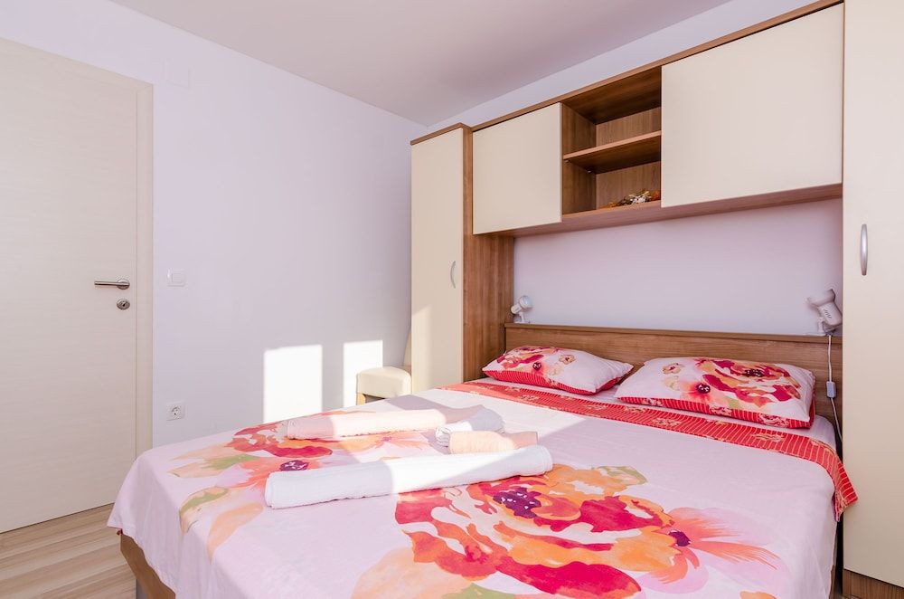 Apartments Maurora Apartment, 2 Bedrooms, Park View 3