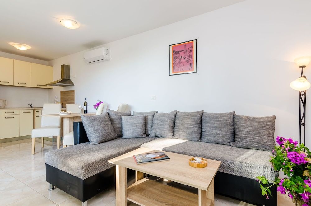 Apartments Maurora Apartment, 2 Bedrooms, Park View 9