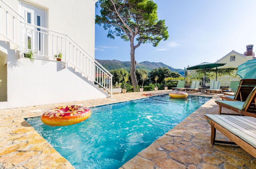 undefined Apartments Maurora 4