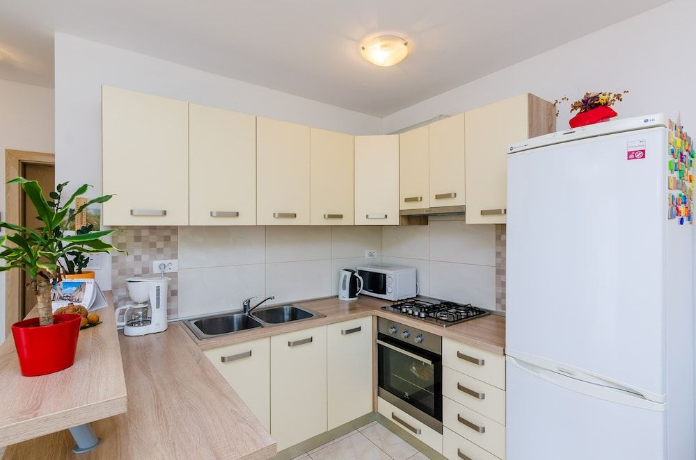 Apartments Maurora Apartment, 2 Bedrooms, Garden View 8