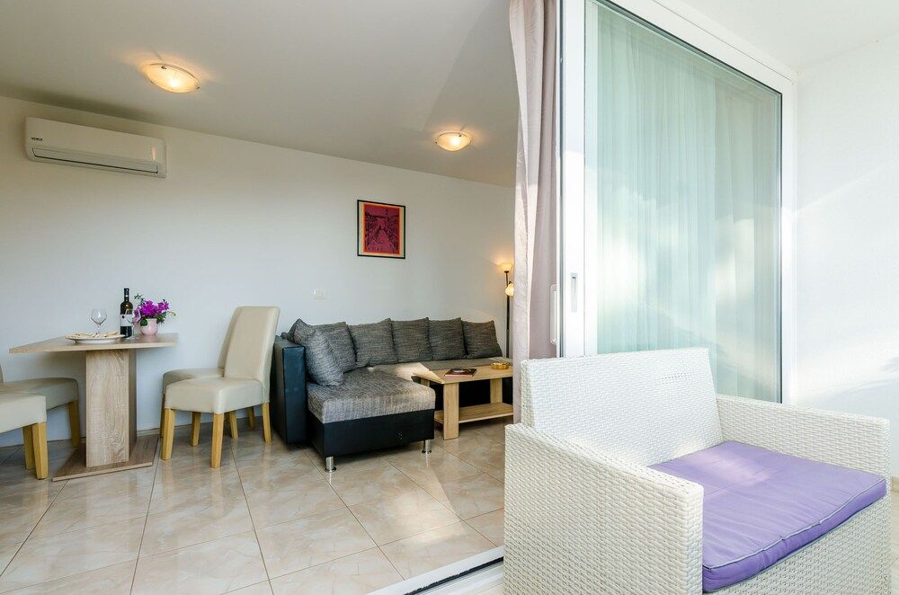 Apartments Maurora Apartment, 2 Bedrooms, Park View 10