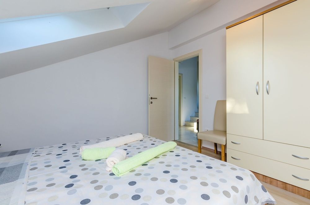 undefined Apartments Maurora 10