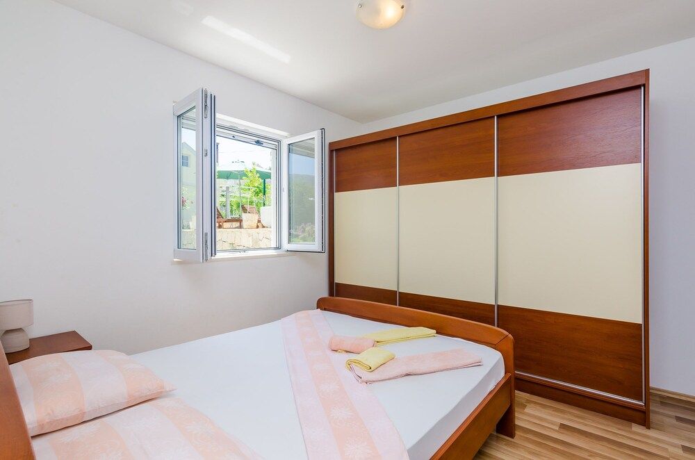 Apartments Maurora Apartment, 2 Bedrooms, Garden View 2