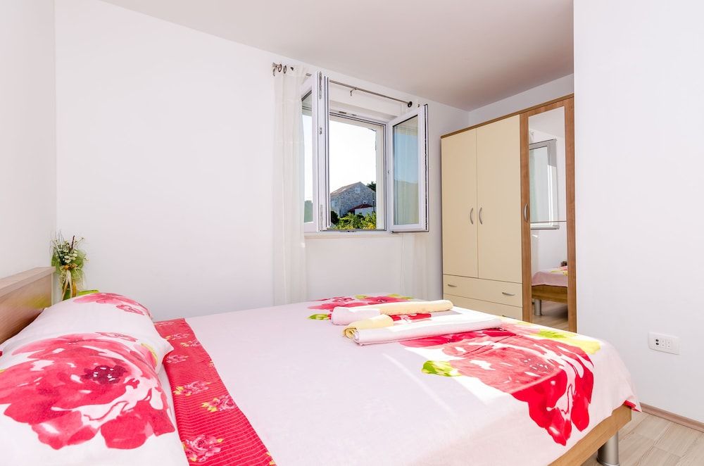 Apartments Maurora Apartment, 2 Bedrooms, Park View 4