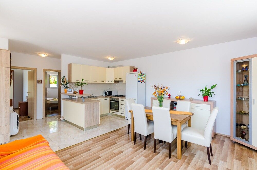 Apartments Maurora Apartment, 2 Bedrooms, Garden View 9