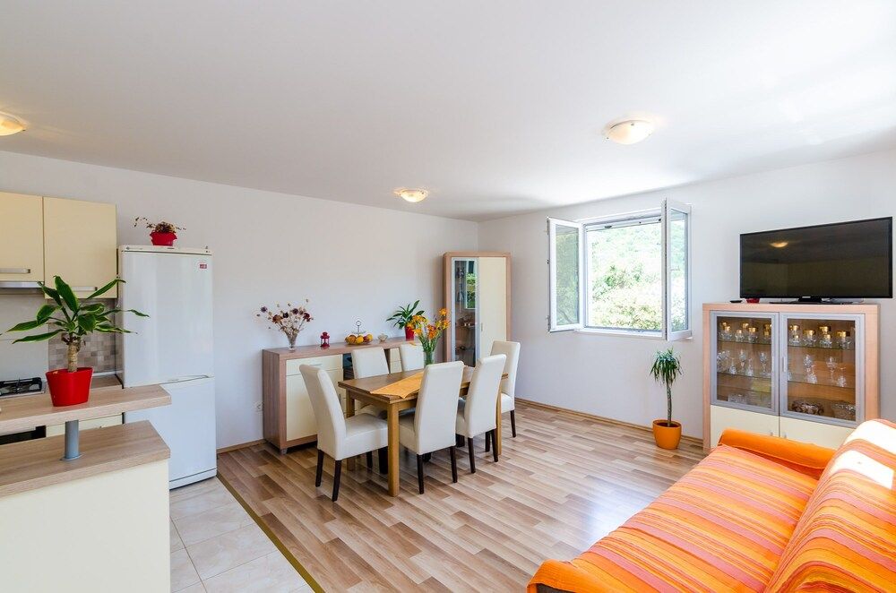 Apartments Maurora Apartment, 2 Bedrooms, Garden View 11