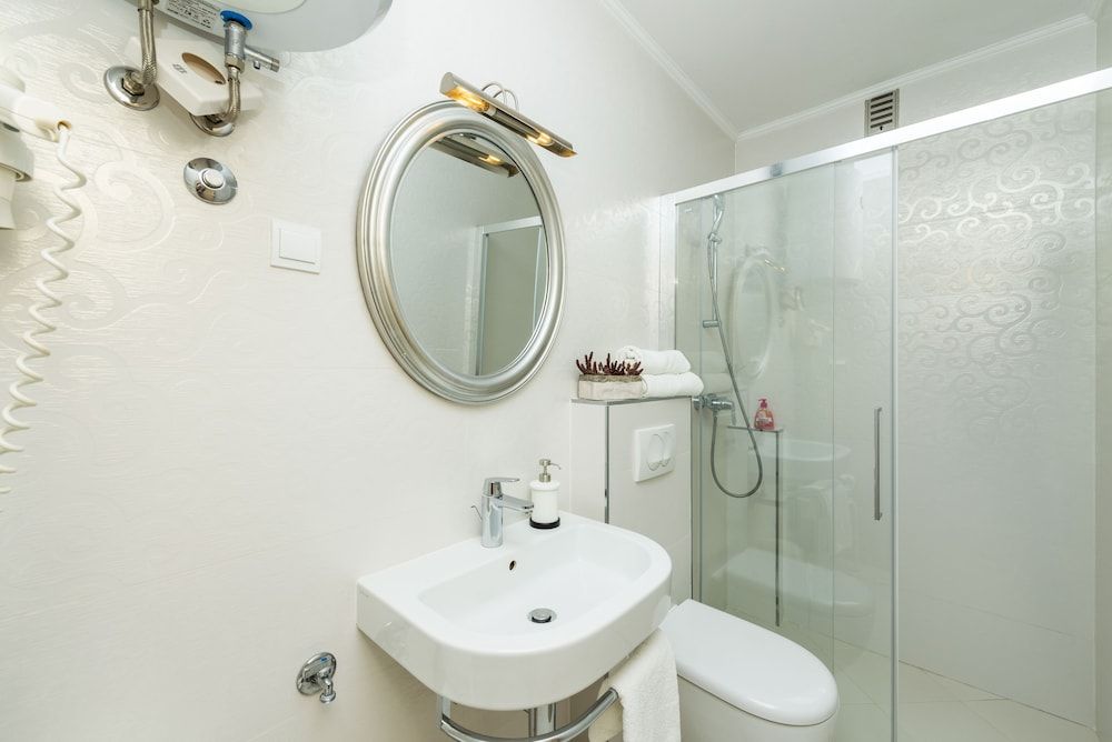 Villa Boro 3 Apartment, 1 Bedroom, Pool View 10