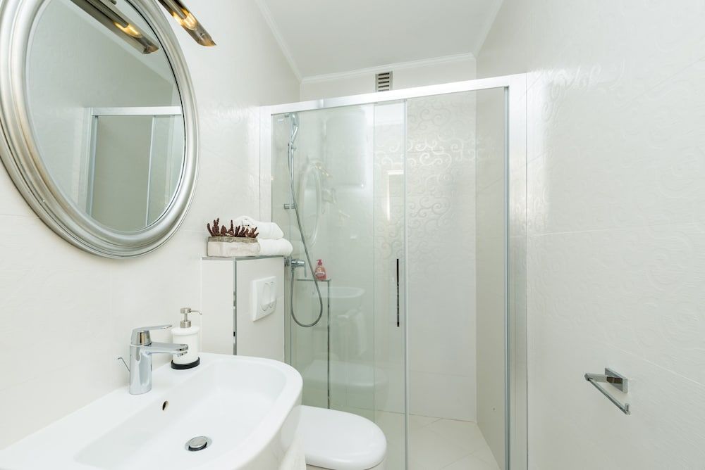 Villa Boro 3 Apartment, 1 Bedroom, Pool View 9