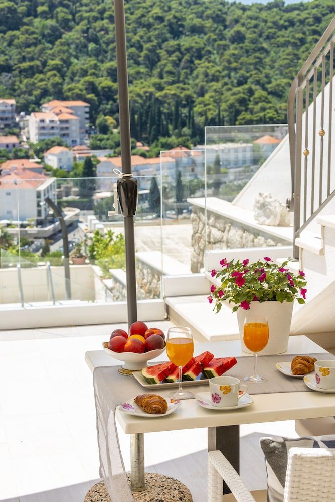 Villa Boro 3 Apartment, 1 Bedroom, Pool View 6