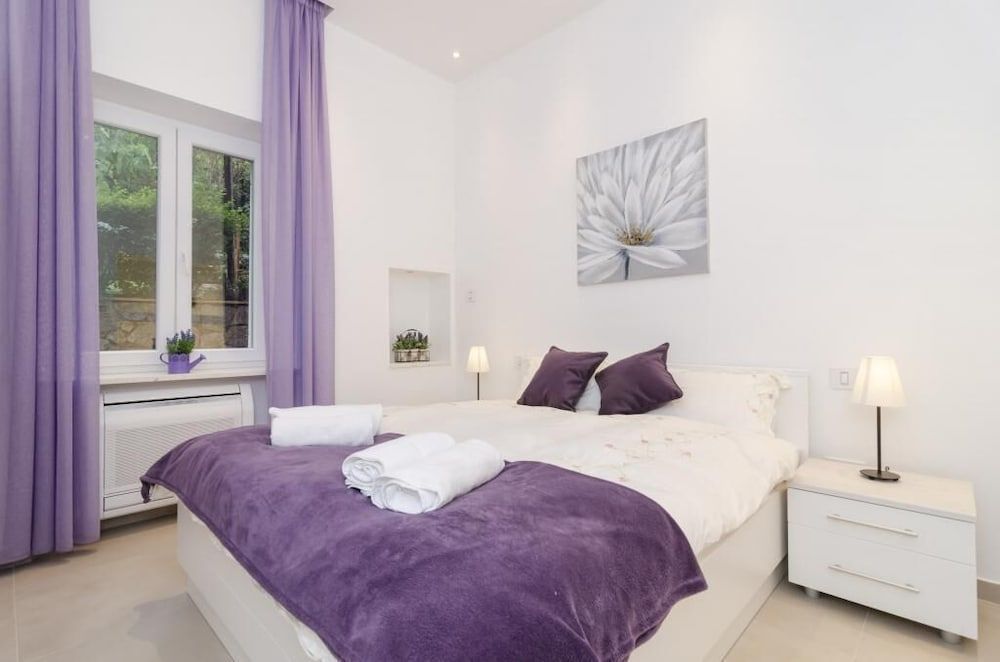 undefined Apartment Take That 10