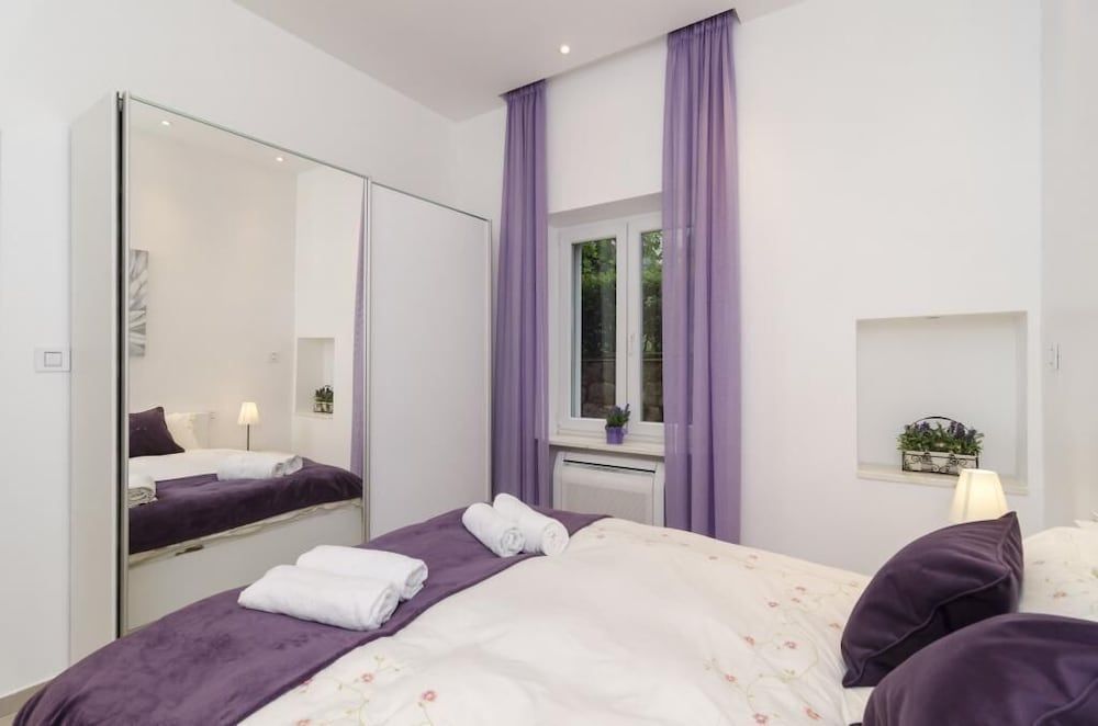 undefined Apartment Take That 9