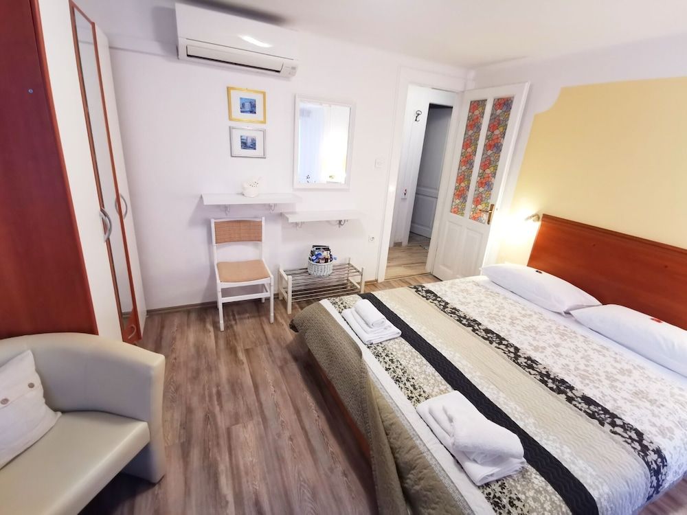 undefined Old Town Apartment Theo 4