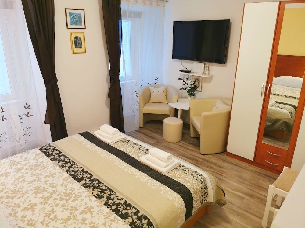 undefined Old Town Apartment Theo 3