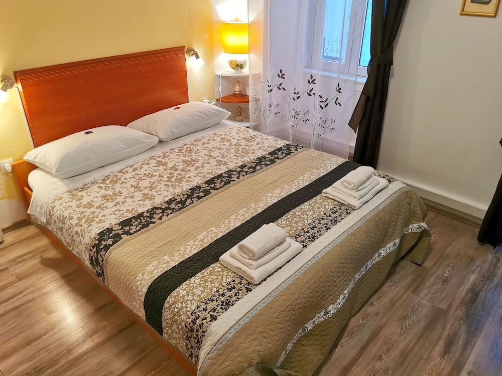 undefined Old Town Apartment Theo 2