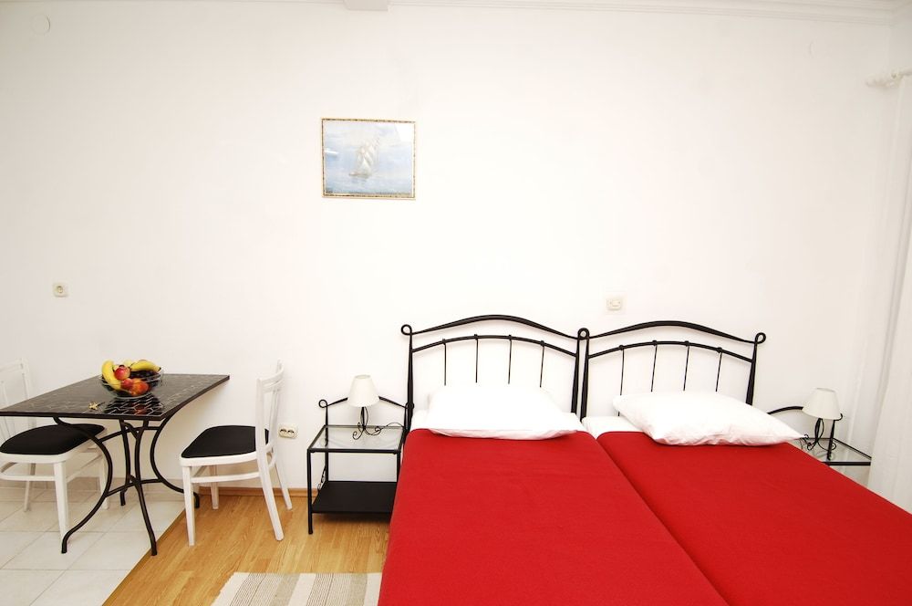 undefined Studio Apartment for 2 6