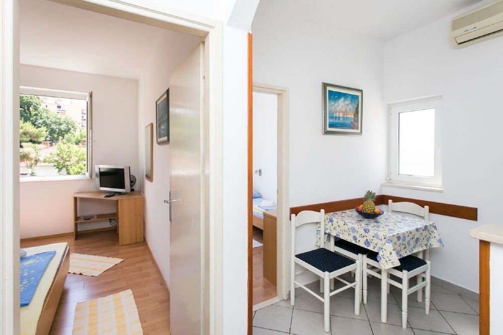 Hrvoje's Place Standard Apartment, 2 Bedrooms, Terrace 7