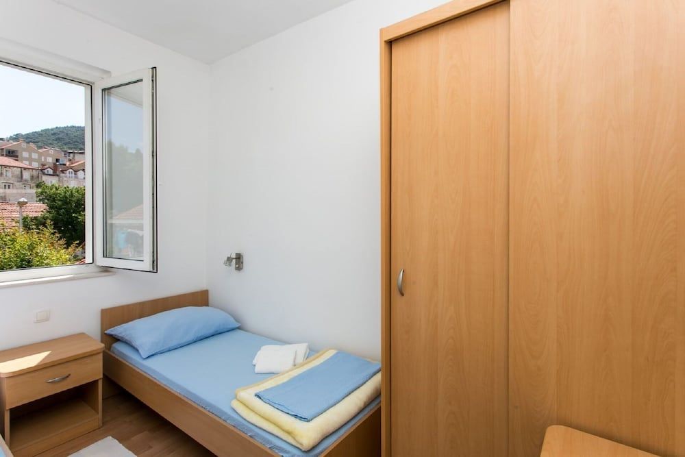 Hrvoje's Place Standard Apartment, 2 Bedrooms, Terrace 6