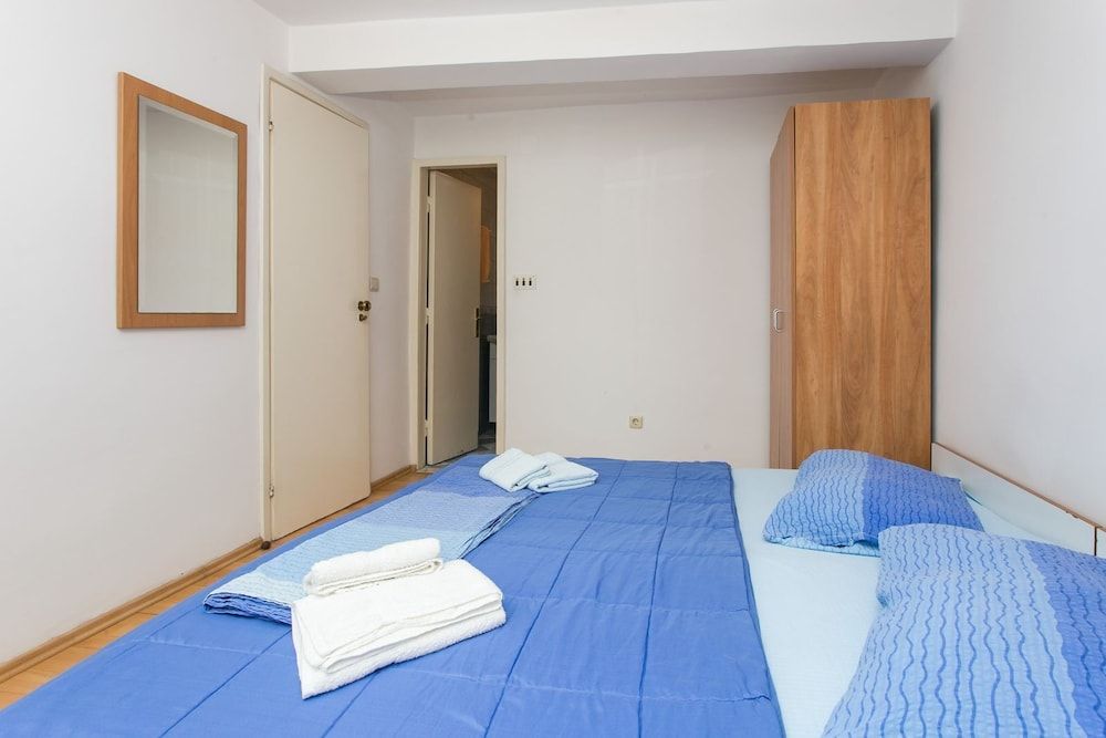 undefined Hrvoje's Place 8