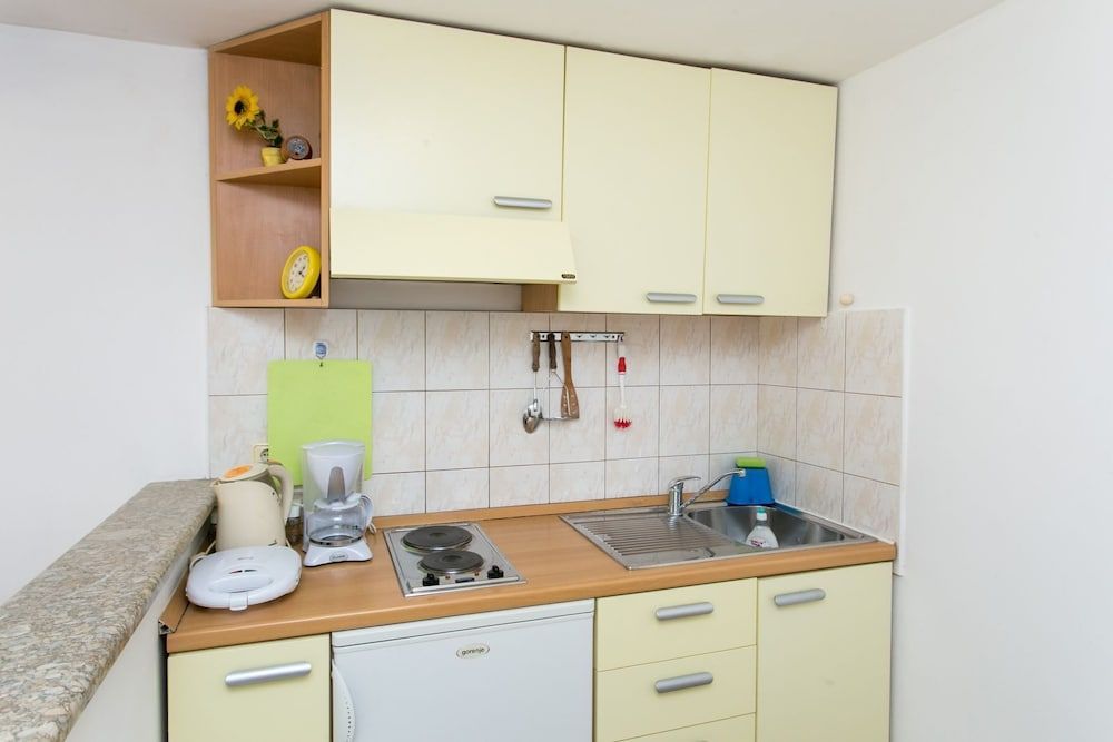 Hrvoje's Place Standard Apartment, 1 Bedroom, Terrace 8