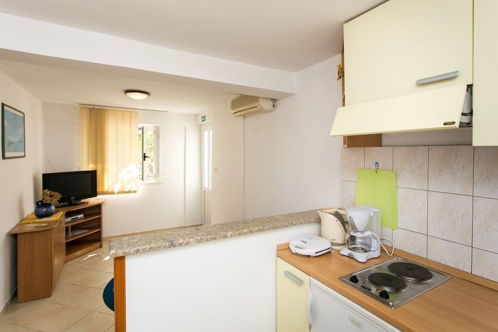 Hrvoje's Place Standard Apartment, 1 Bedroom, Terrace 9