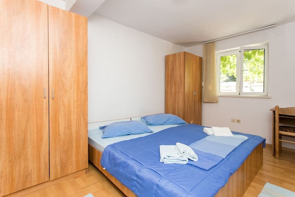 undefined Hrvoje's Place 7