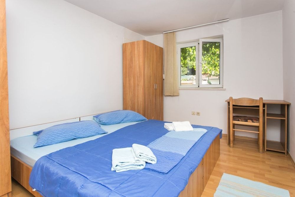 undefined Hrvoje's Place 5