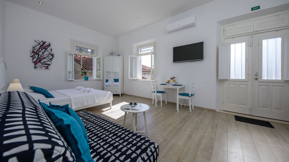 undefined Ivano's studio apartments 4