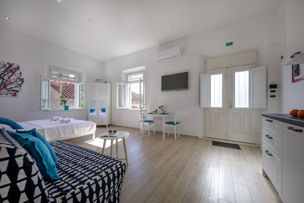 undefined Ivano's studio apartments 5