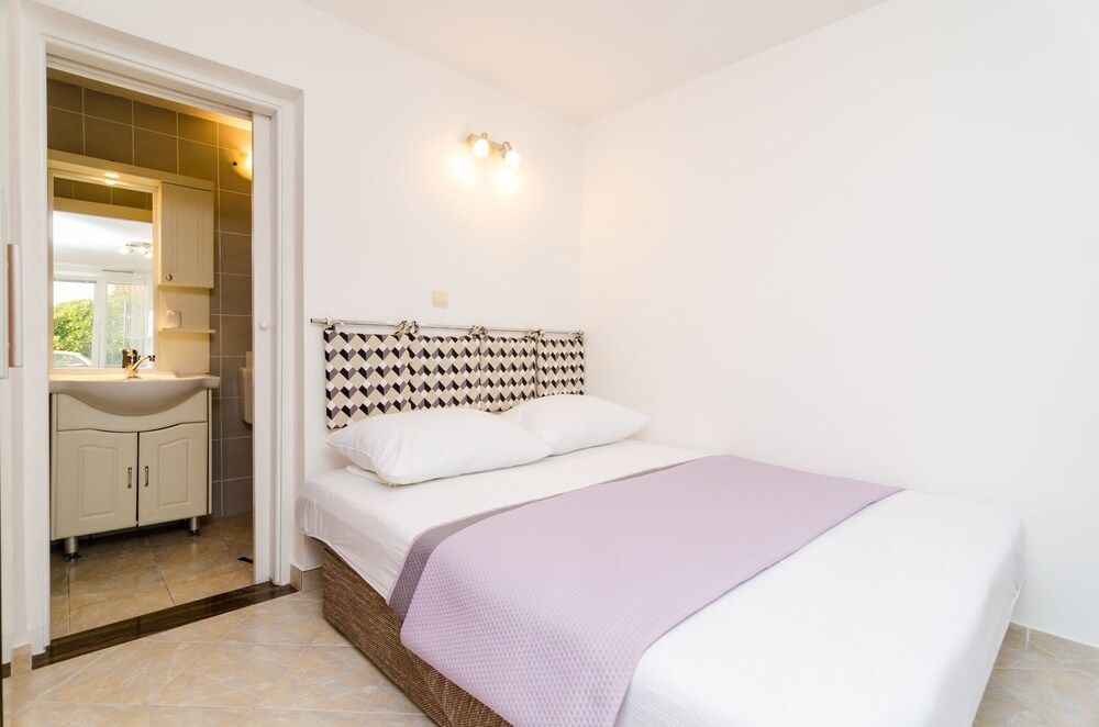 undefined Maraština Suites 8