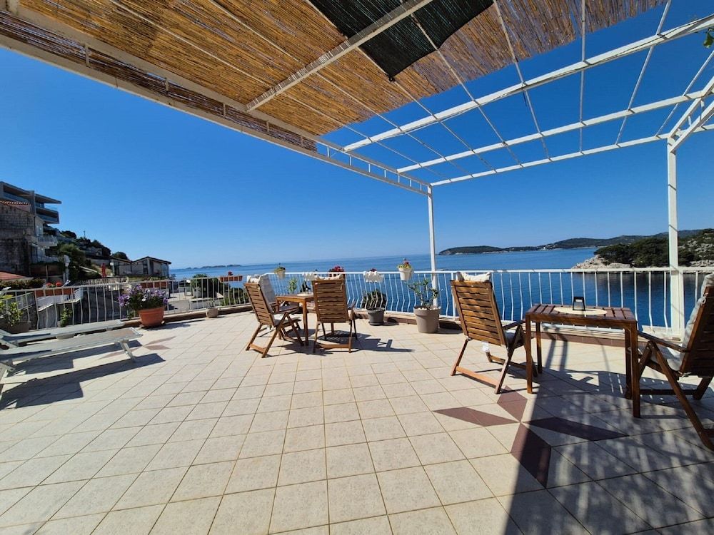 Apartments Matea Apartment (One-Bedroom Apartment with View) 4