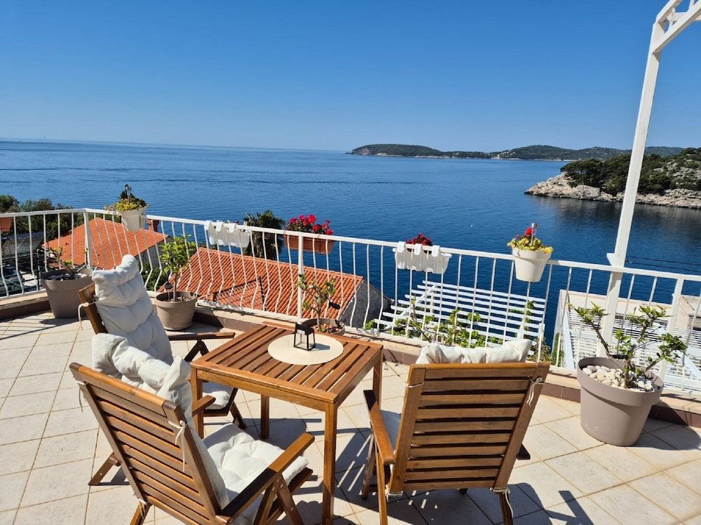 Apartments Matea Apartment (One-Bedroom Apartment with View) 5