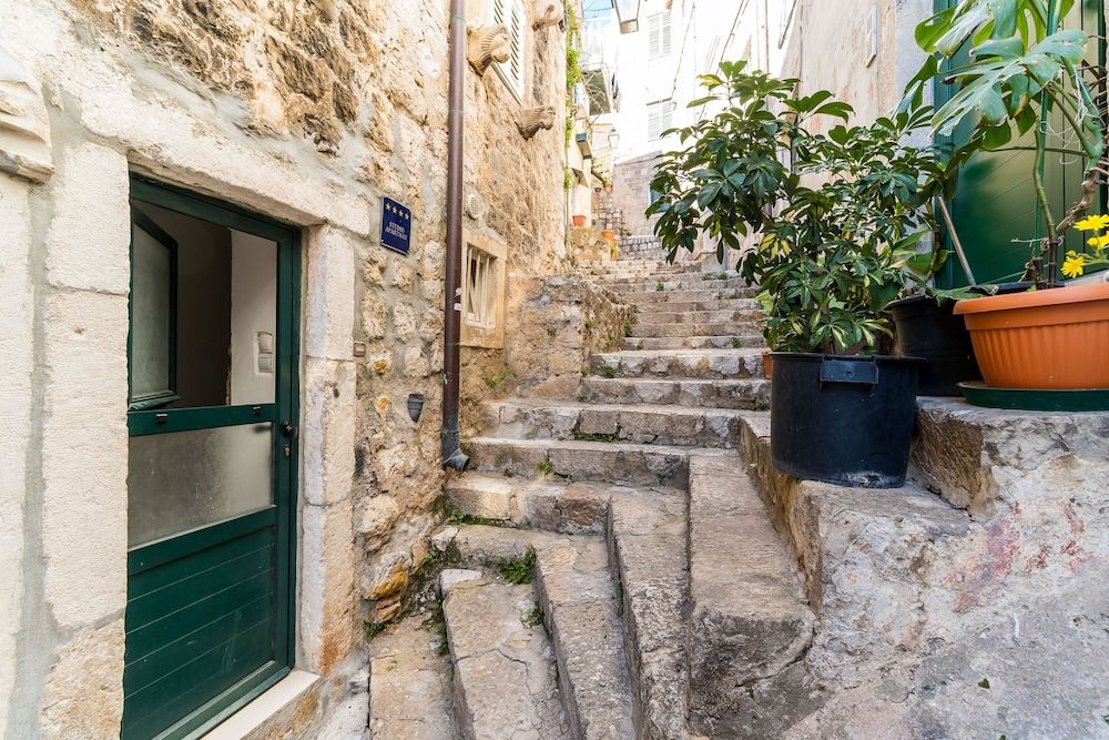 undefined Apartment Mo-mo 2