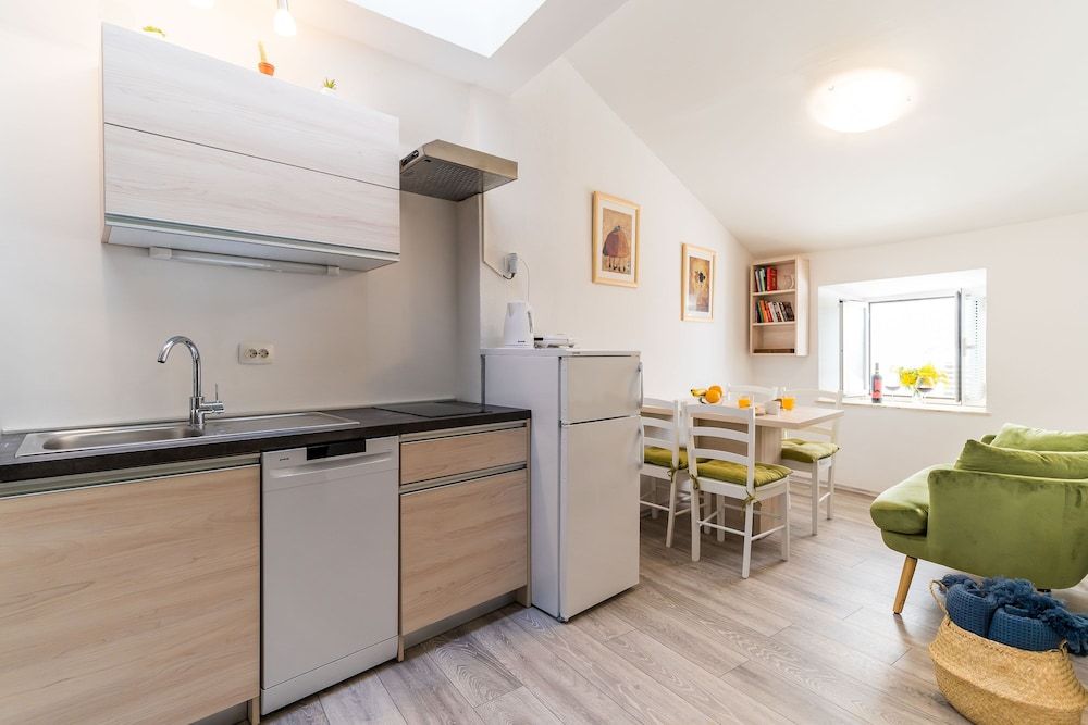 Apartment Mo-mo Apartment (Superior 2 Bedroom Apt with City View) 14