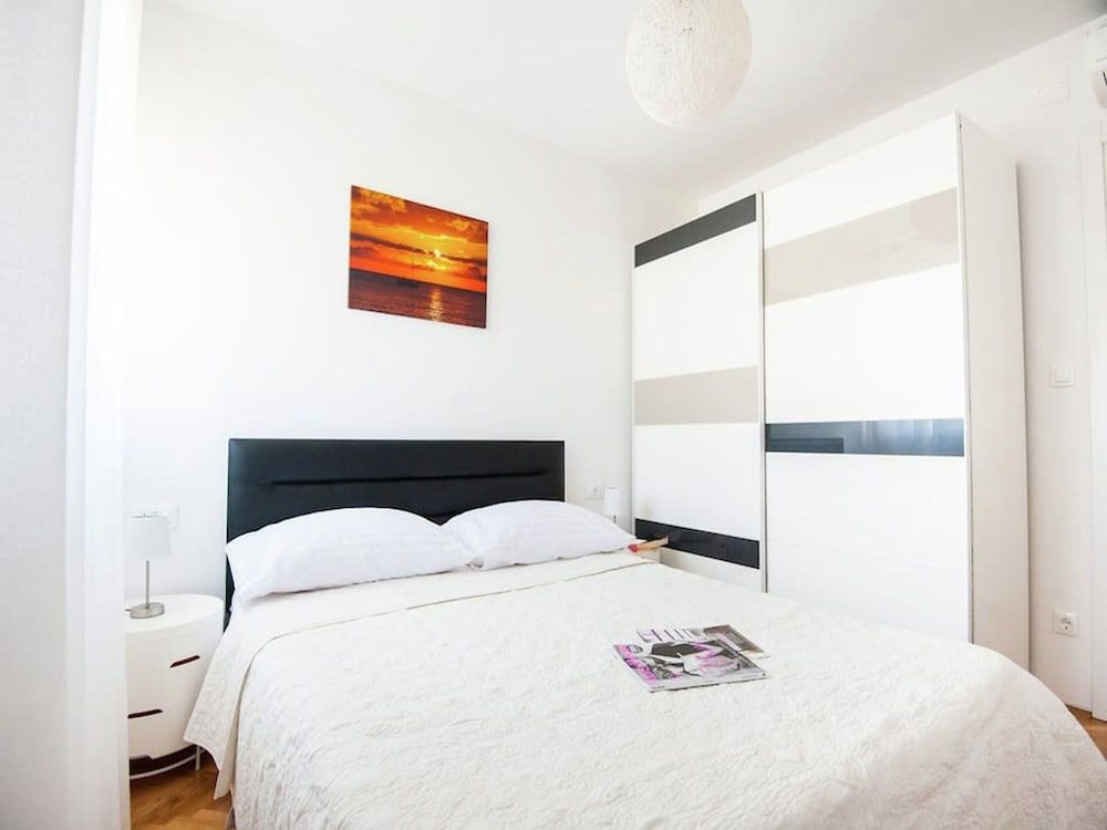 Luxury Apartment With Private Balcony in Quiet Area Apartment 6