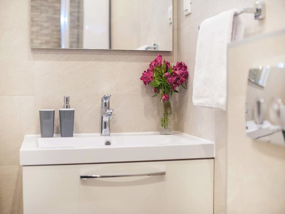 Luxury Apartment With Private Balcony in Quiet Area Apartment 17