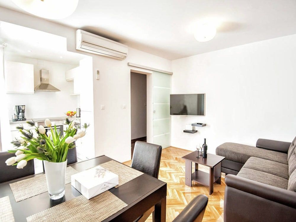 undefined Luxury Apartment With Private Balcony in Quiet Area 6
