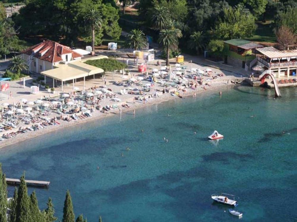 Luxury Apartment With Private Balcony in Quiet Area Apartment 13