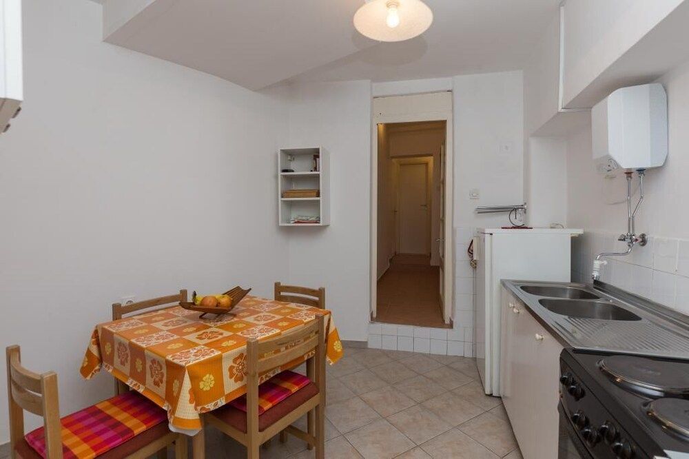 Apartments Miskovic Apartment (1 Bedroom apt, balcony, sea view) 4