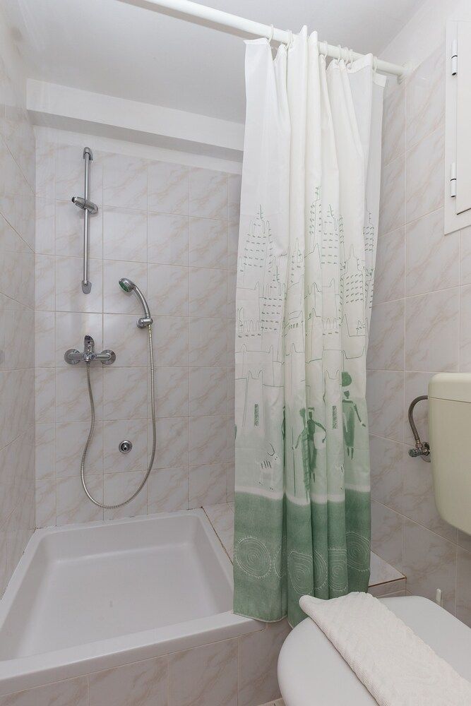 Apartments Miskovic Studio (Studio Apartment with Balcony and Sea) 11